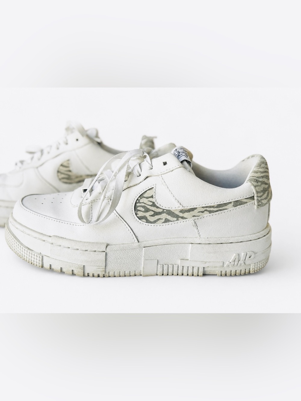 Nike Air Force 1 Pixel White Zebra Swoosh Sneakers Women’s 9